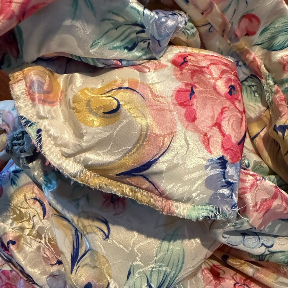 Dior Pastel Floral Robe - Picture 7 of 9